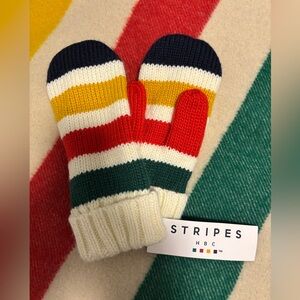 BNWT HBC Striped Knit Mittens